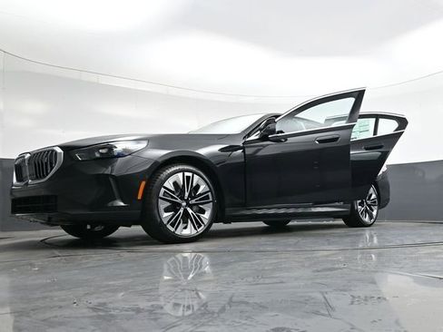 New 2026 BMW i5 eDrive40 image 40