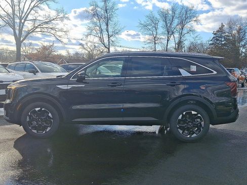 New 2026 Kia Sorento S w/ S Panoramic Sunroof Package image 4