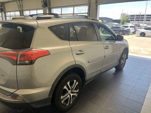 Used 2017 Toyota RAV4 LE FWD image 6