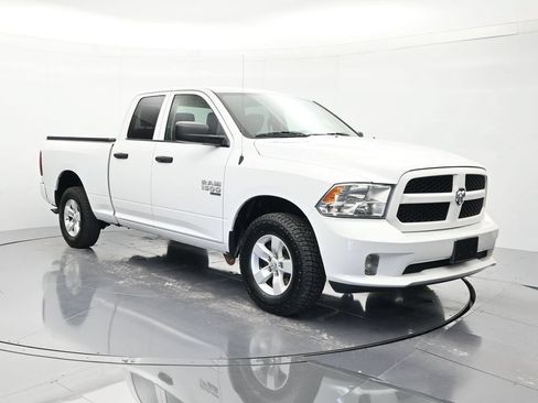 Used 2019 RAM 1500 Express AWD/4WD image 3