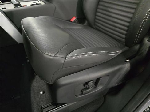 New 2026 Land Rover Discovery Limited Edition image 30