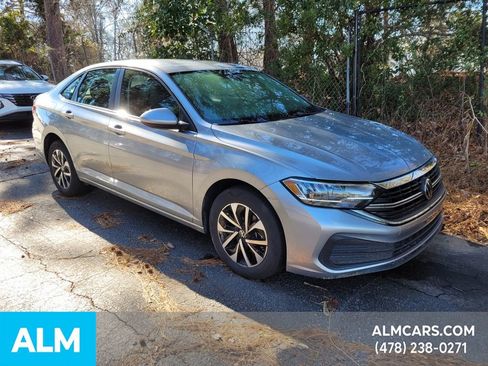 Used 2024 Volkswagen Jetta S image 4