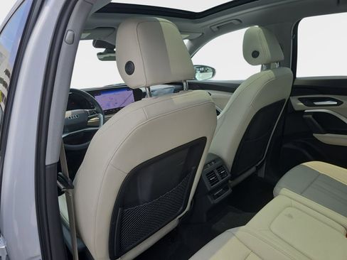 Certified 2025 Audi Q5 Premium w/ Convenience Package AWD/4WD image 10