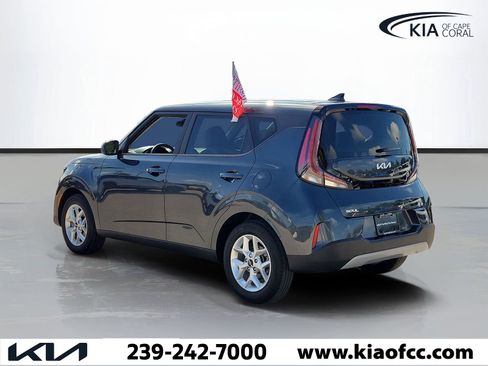 Certified 2025 Kia Soul LX w/ LX Technology Package FWD image 4