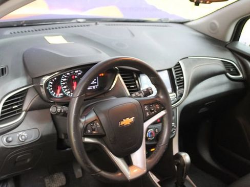 Used 2020 Chevrolet Trax LT w/ Driver Confidence Package FWD image 14