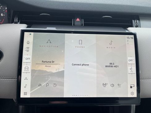 New 2026 Land Rover Discovery Sport Landmark AWD/4WD image 17