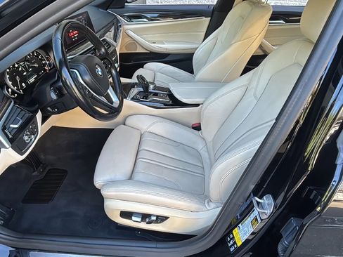 Used 2019 BMW 530i xDrive w/ Convenience Package image 18