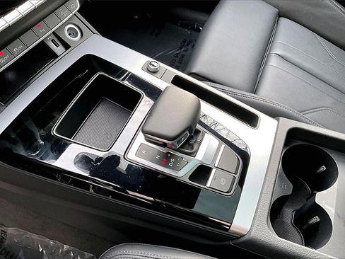 Used 2025 Audi Q5 2.0T Premium w/ Convenience Plus Package image 18