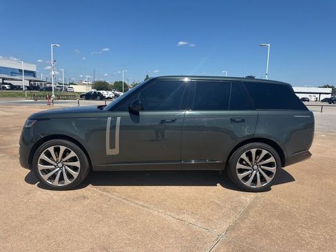Used 2023 Land Rover Range Rover SE AWD/4WD image 2