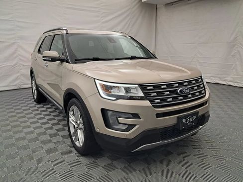 Used 2017 Ford Explorer Limited w/ Equipment Group 301A FWD image 3