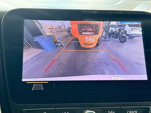 Used 2020 Chevrolet Equinox Premier w/ Premier Redline Edition FWD image 14