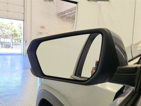 Used 2023 GMC Terrain SLT FWD image 28