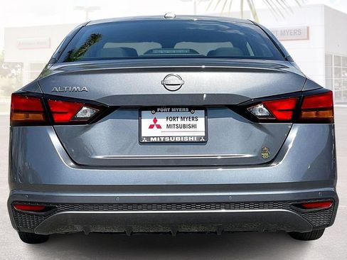 Used 2025 Nissan Altima 2.5 SV image 16