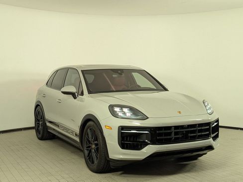 Used 2026 Porsche Cayenne GTS AWD/4WD image 7