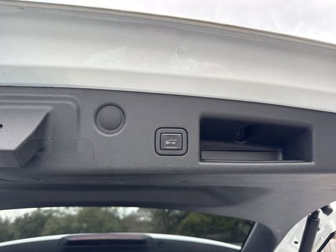 Used 2023 Chevrolet Equinox LT image 29