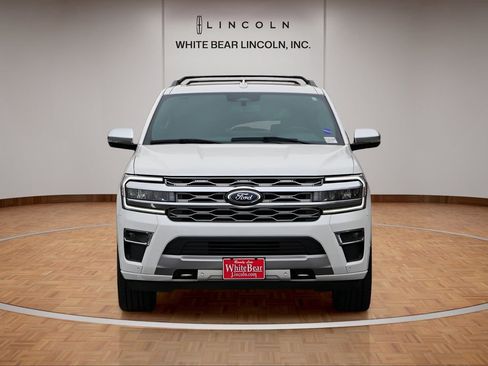Used 2024 Ford Expedition Platinum AWD/4WD image 2