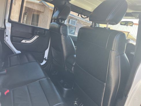 Used 2012 Jeep Wrangler Unlimited Sahara w/ Connectivity Group AWD/4WD image 30