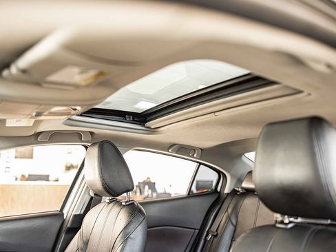 Used 2017 MAZDA MAZDA3 Grand Touring image 18