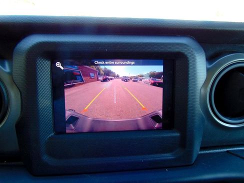 Used 2023 Jeep Gladiator Sport image 18