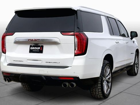 Used 2021 GMC Yukon XL Denali w/ Denali Premium Package image 12