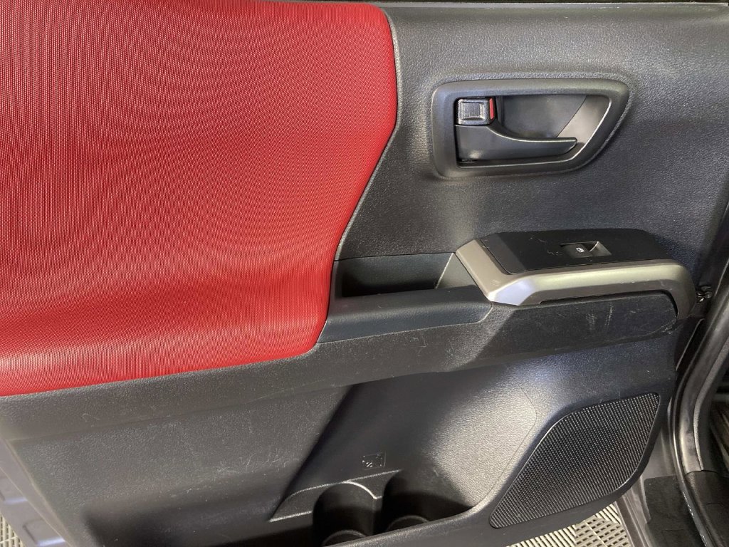 Used 2022 Toyota Tacoma SR5 AWD/4WD image 25
