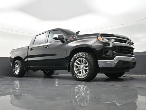 Used 2024 Chevrolet Silverado 1500 LT w/ Z71 Off-Road Package image 30