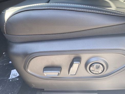 New 2025 Jeep Grand Cherokee L Limited w/ Luxury Tech Group II image 16