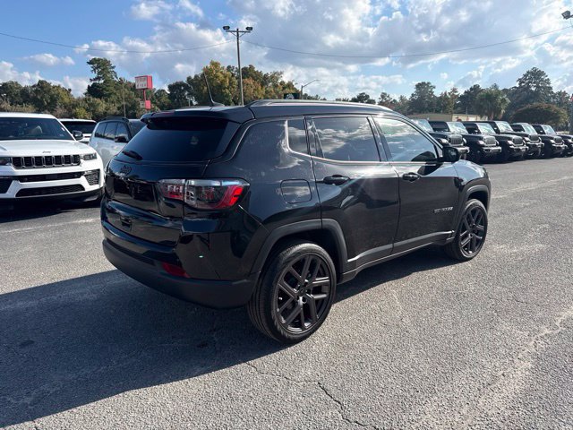 Used 2026 Jeep Compass Latitude AWD/4WD image 3