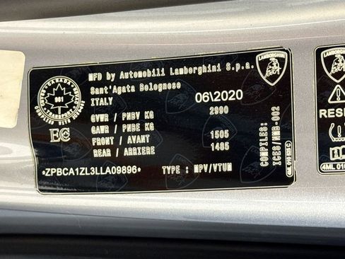 Used 2020 Lamborghini Urus image 44