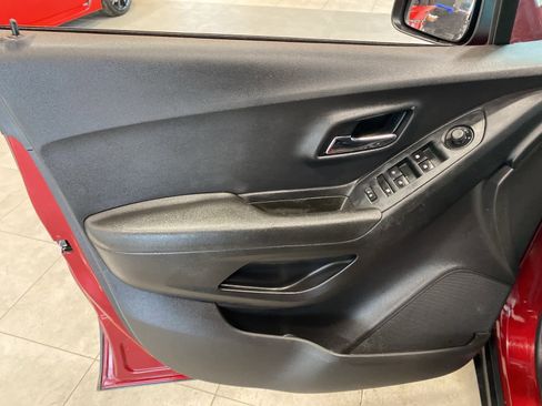 Used 2020 Chevrolet Trax LT w/ Driver Confidence Package image 17