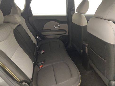 Used 2016 Kia Soul + FWD image 19