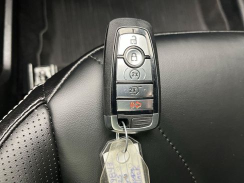 Certified 2025 Ford Escape Platinum w/ Premium Technology Package AWD/4WD image 29
