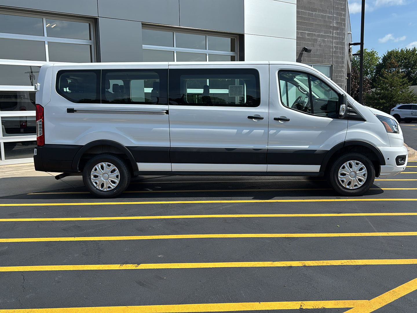 Used 2025 Ford Transit 350 XLT RWD image 5