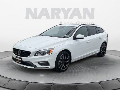 Used 2018 Volvo V60 T5 Dynamic w/ Vision Package image 4