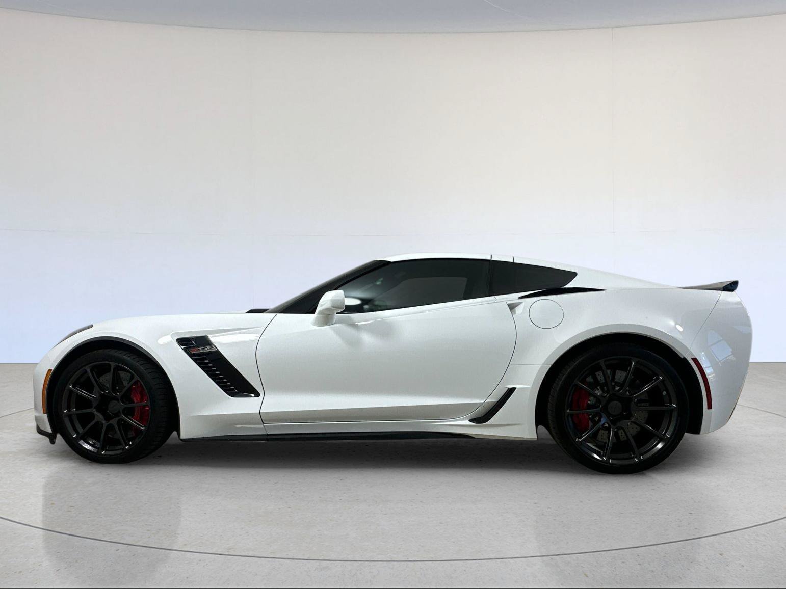 Used 2017 Chevrolet Corvette Z06 RWD image 3