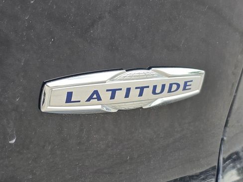 Used 2019 Jeep Cherokee Latitude w/ Popular Appearance Group AWD/4WD image 24