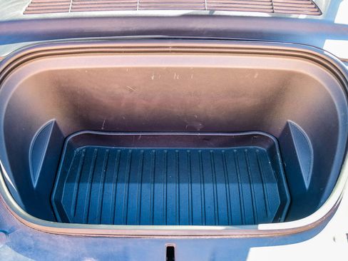 Used 2023 Tesla Model Y Long Range image 40