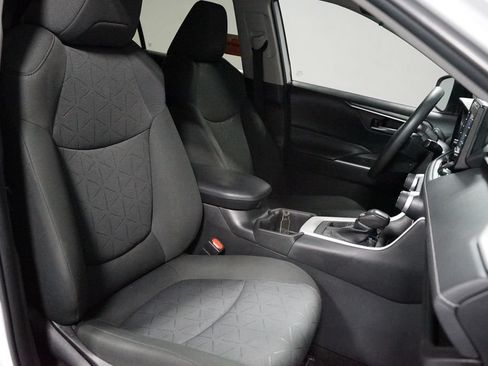 Used 2022 Toyota RAV4 XLE AWD/4WD image 27