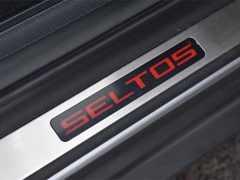 Certified 2023 Kia Seltos SX w/ SX Sunroof Package image 16
