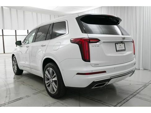 Used 2024 Cadillac XT6 Premium Luxury w/ Technology Package image 5