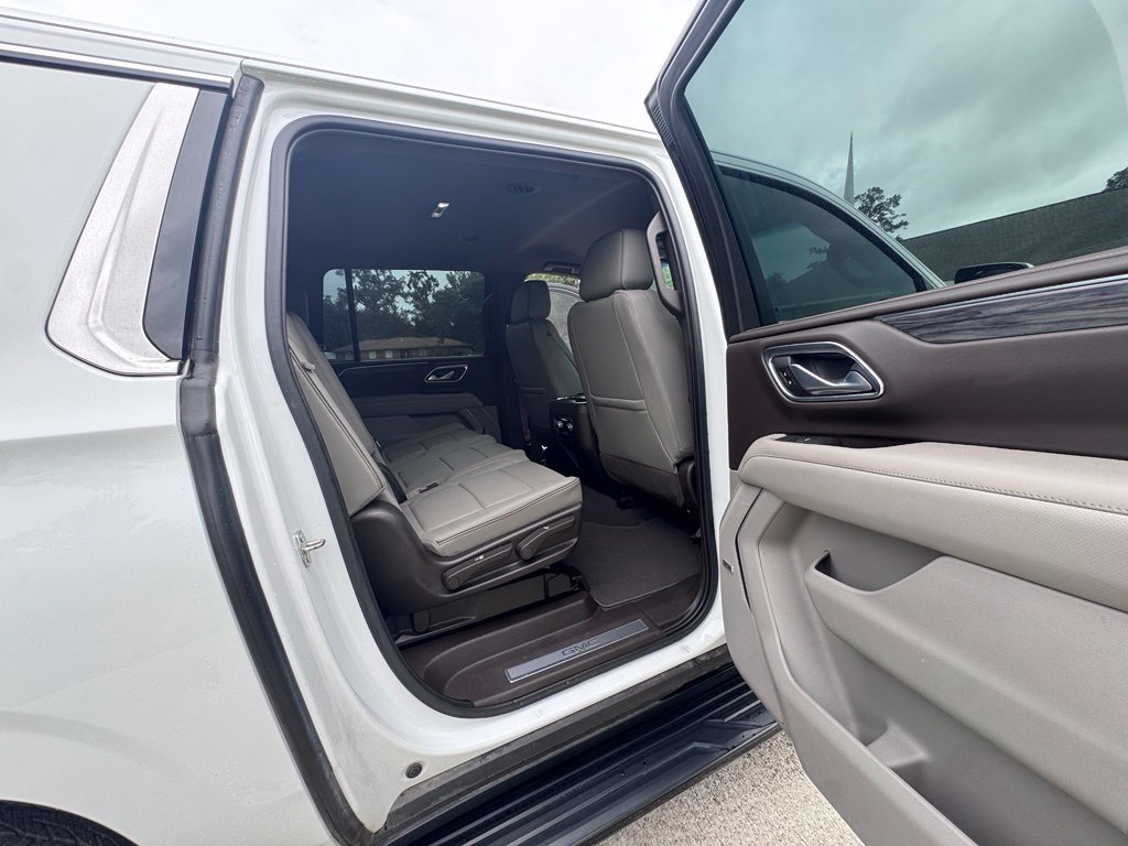 Used 2021 GMC Yukon XL SLT w/ SLT Luxury Package RWD image 19