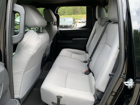 Used 2025 Toyota Tacoma SR5 AWD/4WD image 27