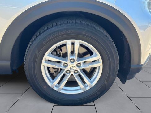 Used 2021 Ford Explorer XLT w/ Equipment Group 202A AWD/4WD image 8
