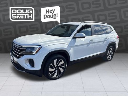 Used 2024 Volkswagen Atlas SE AWD/4WD image 1