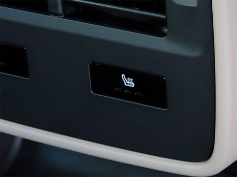 New 2025 Porsche Taycan image 19