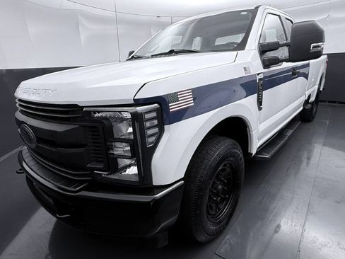 Used 2017 Ford F250 XL w/ Power Equipment Group RWD image 4