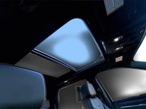 Used 2021 GMC Yukon Denali w/ Denali Premium Package image 17