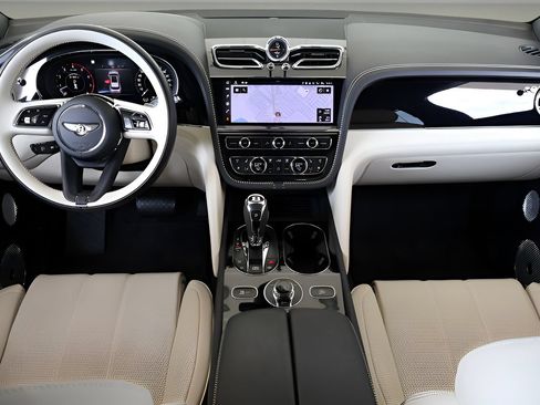 Used 2024 Bentley Bentayga AWD/4WD image 4