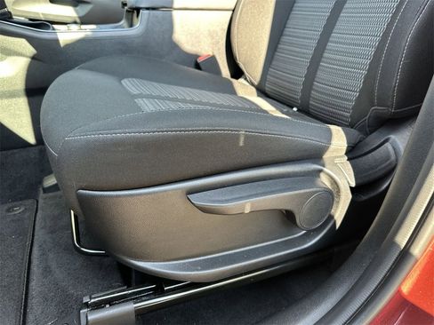 Used 2025 Kia Sorento LX image 12