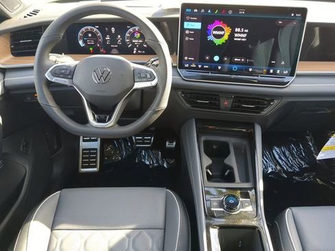 New 2026 Volkswagen Tiguan SEL R-Line AWD/4WD image 14